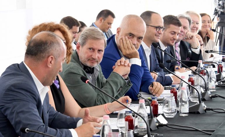 KUFIJTË KOSOVË-SERBI/ Hahn: Çdo marrëveshje s’duhet të ndikojë në stabilitetin e rajonit