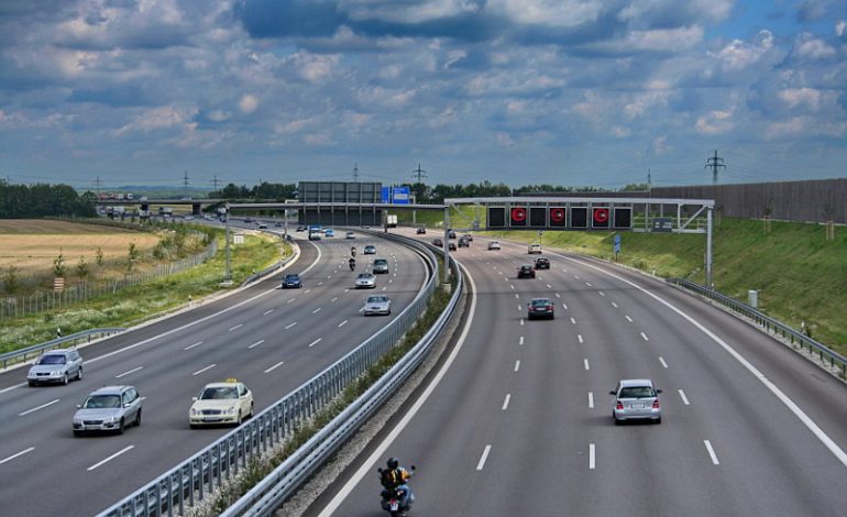 RAPORTI/ Prej muajit janar janë ndërtuar 2,3 kilometër rrugë, projektet vazhdojnë të…
