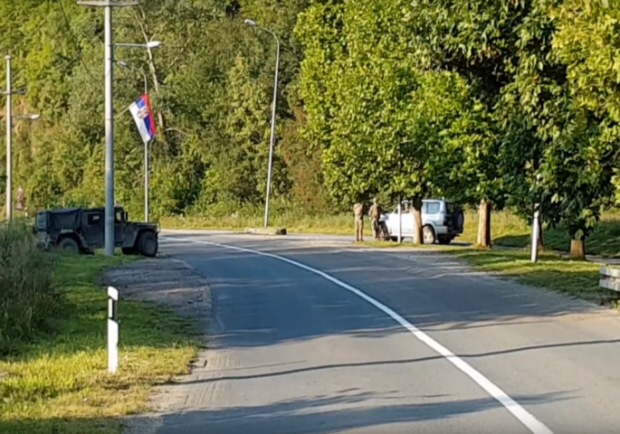 Çfarë po ndodh në veri të Kosovës? KFOR e mohoi por ja pamjet që vërtetojnë praninë në liqenin e Ujmanit