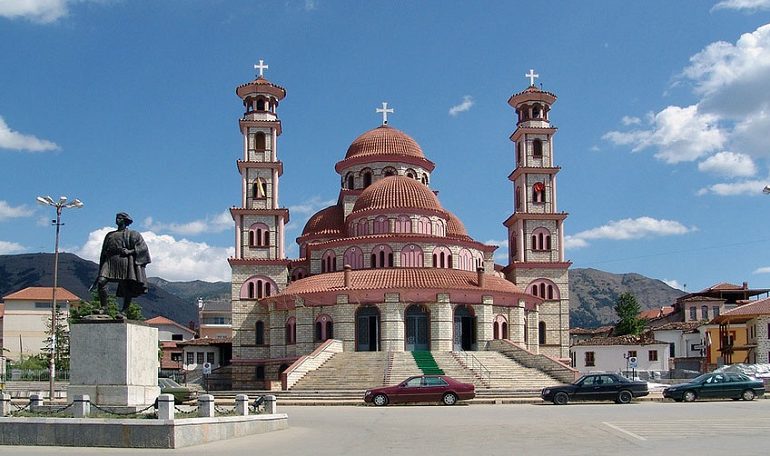 KOMENTET/ Turisti polak: U kënaqëm në Korçë, shqiptari: Kot që erdhe, të kishe zgjedhur vend tjetër