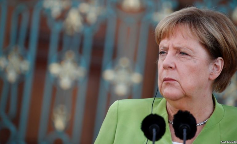 MERKEL TURNE NË AFRIKË/ A do të zgjidhet çështja e emigrantëve?