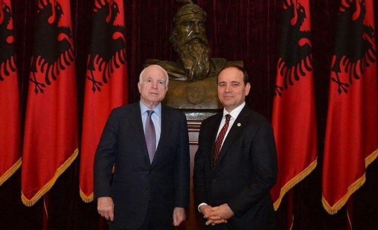 VDEKJA E SENATORIT AMERIKAN/ Nishani mesazh ngushëllimi: Shqiptarët nuk do ta harrojnë kurrë që ju ishit me ta!