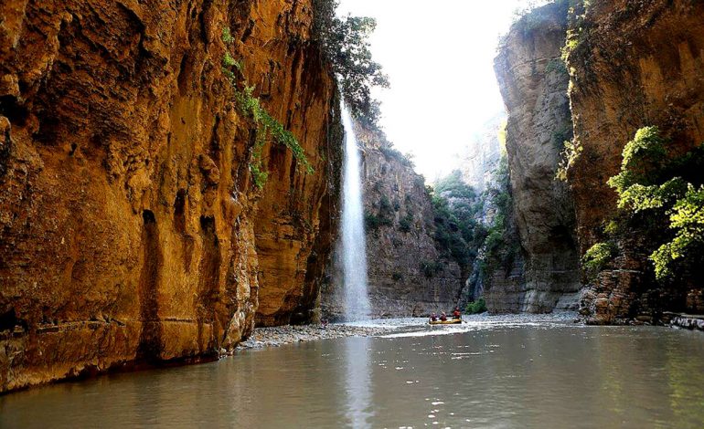 “TOUR OF THE DAY”/ Nëse të pëlqen AVENTURA atëherë KANIONET e OSUMIT janë… (FOTO)