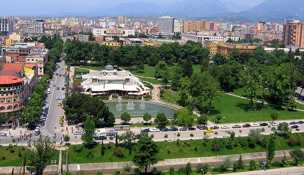 PUNIMET NË KRYEQYTET/ Bashkia nis punën për rigjenerimin e parkut “Rinia”