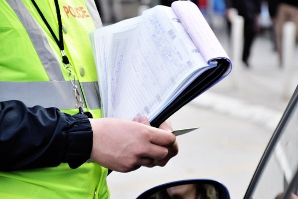 7800 GJOBA PËR NJË JAVË/ Policia Rrugore “kryqëzon” shoferët e papërgjegjshëm. Ky është bilanci për…