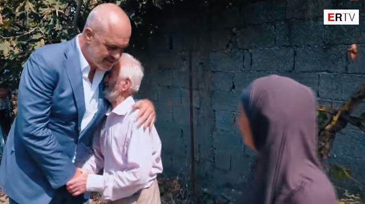 NË SHTËPINË E RRËNUAR TË FAMILJES NGA SHIJAKU/ Rama: Nuk e prisja të ishte kaq e tmerrshme
