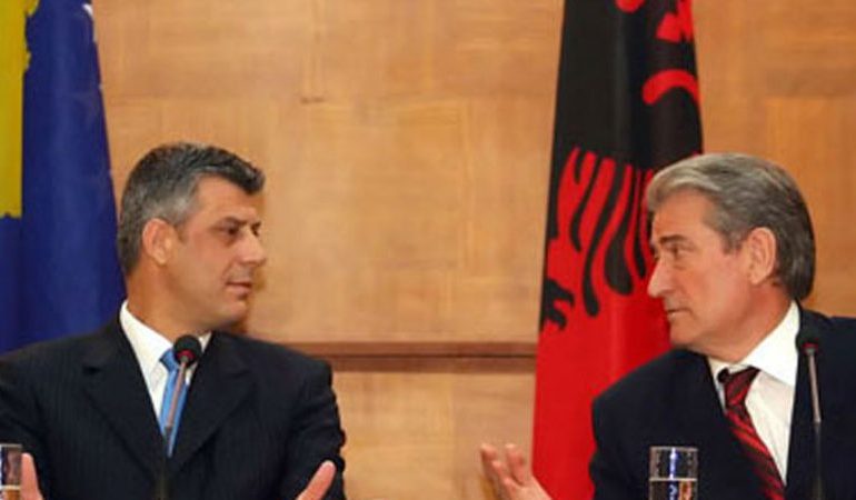 “SHKËMBIMI I TERRITOREVE”/ Kronologjia e “përplasjes” Berisha-Thaçi dhe reagimet nga politika në Shqipëri