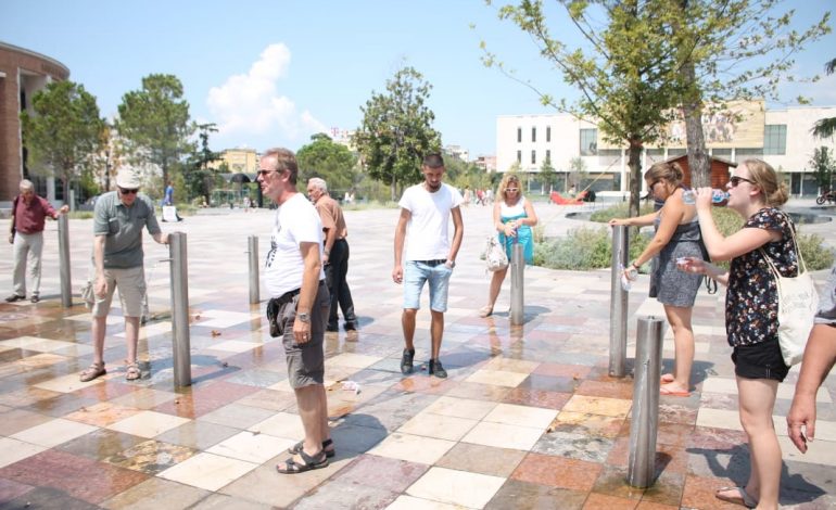 MOTI/ E diel 11 shtator: Rikthehen RESHJET! Pritet që temperaturat do të…