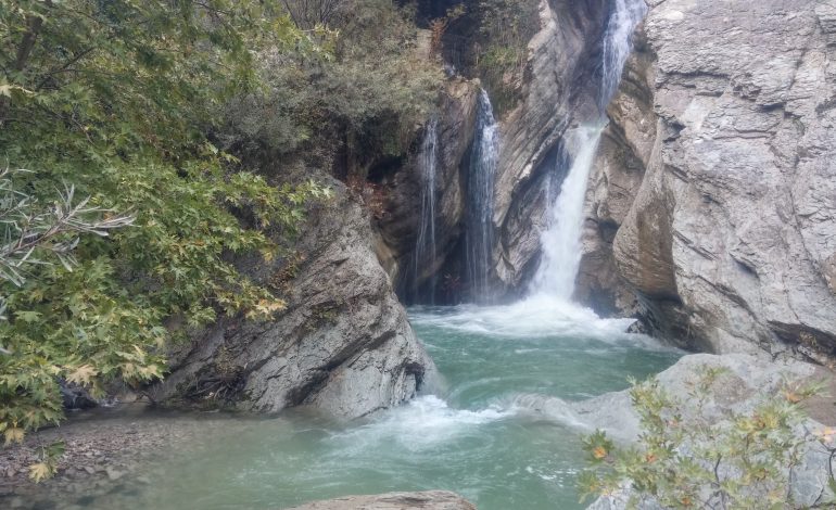 PRAKU KOMBËTAR I TOMORRIT/ “Ujëvara e Bogovës” mahnit turistët çekë dhe austriakë