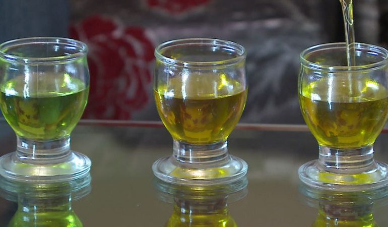 KONSUMI I VAJIT TË ULLIRIT/ Shqiptarët e blejnë dhe të shtrenjtë, por e vërteta është se…