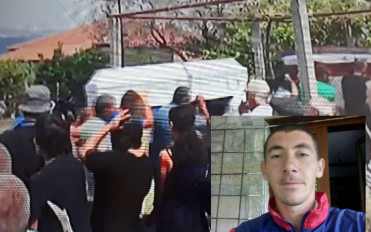 MASAKRA E 10 GUSHTIT/ Pamjet: TETË arkivolet dalin nga shtëpia. Vajza e mitur përcillet me vajtime
