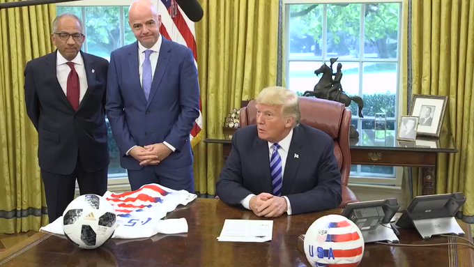 PAS TAKIMIT ME INFANTINON/ Trump i nxjerr kartonin e kuq medias