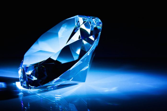 Diamantet blu janë ngjyrosur nga oqeanet antike!