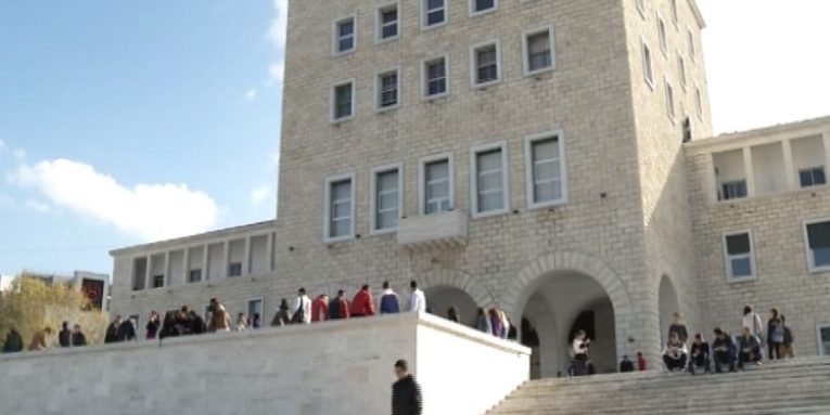 SEZONI I RI AKADEMIK: Nisin aplikimet për masterin publik në universitete