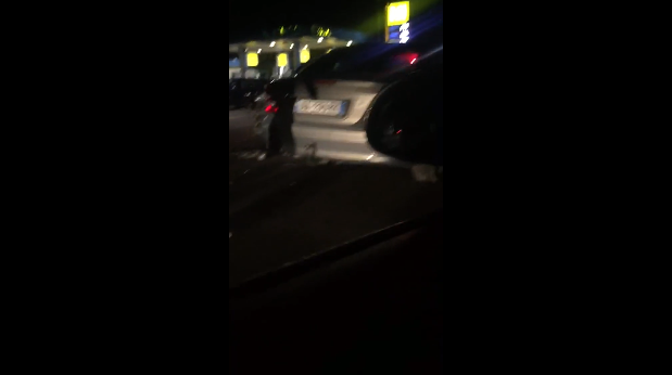 AKSIDENT I RËNDË NË FUSHË-KRUJË/ VIDEO: Dy makina përplasen me njëra tjetrën. Plagoset një…