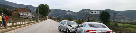 AKSIDENT I RËNDË NË PËRRENJAS/ Plagosen PESË gra dhe DY fëmijë. Parakalimi i gabuar…