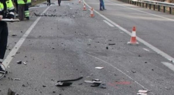 AKSIDENTI I RËNDË NË ELBASAN/ Detajet: Makina doli nga rruga. SHOFERI në gjendje të rëndë