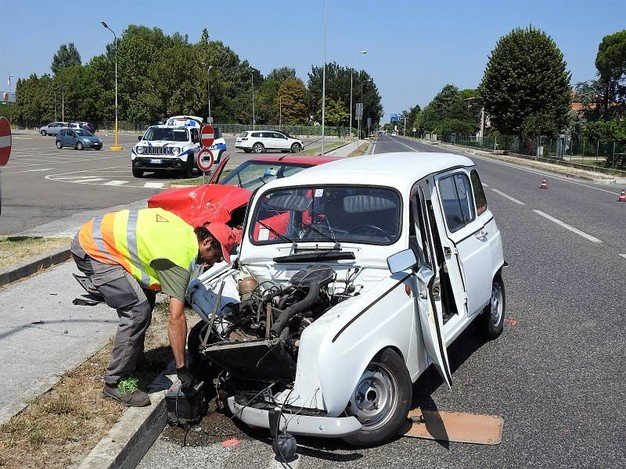 TRE MAKINA BËHEN “PËRSHESH”/ Aksidenti i rëndë me shqiptarë. Plagosen… (FOTO)