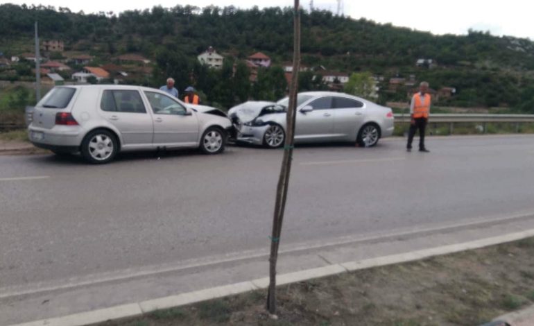 AKSIDENTI ME 6 TË PLAGOSUR NË PËRRENJAS/ Policia jep detajet: Si u përplasën dy makinat (DALIN PAMJET)