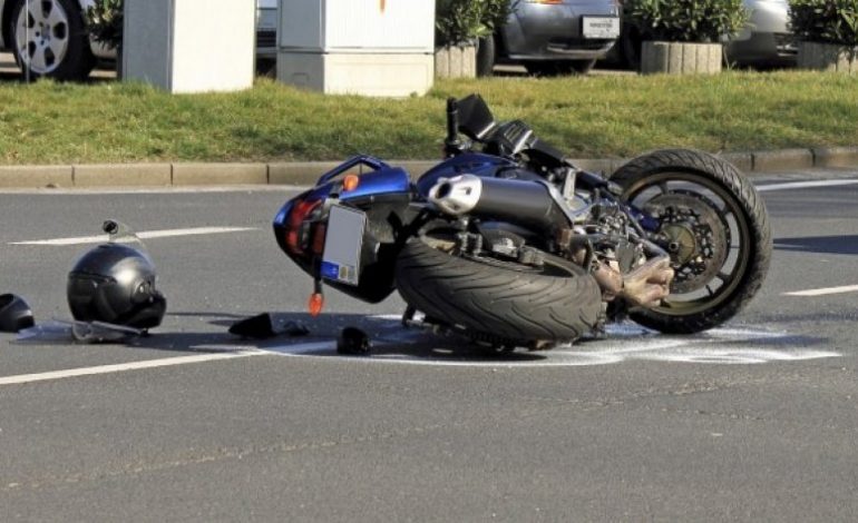 NDODH NË LEZHË/ Pa patentë shkakton AKSIDENT. 26 vjeçari përplaset me motorin dhe…