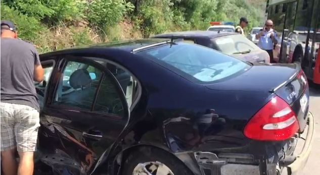 GRUAJA SHTATËZËNË VDIQ NË AKSIDENT/ Detajet: Shoferi parakaloi me shpejtësi. Makina tjetër…