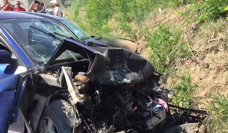 GRUAJA SHTATZËNË VDIQ/ Detajet: Plagoset edhe fëmija i saj 5-vjeçar. Vjehrri uli shpejtësinë, por…(EMRAT)