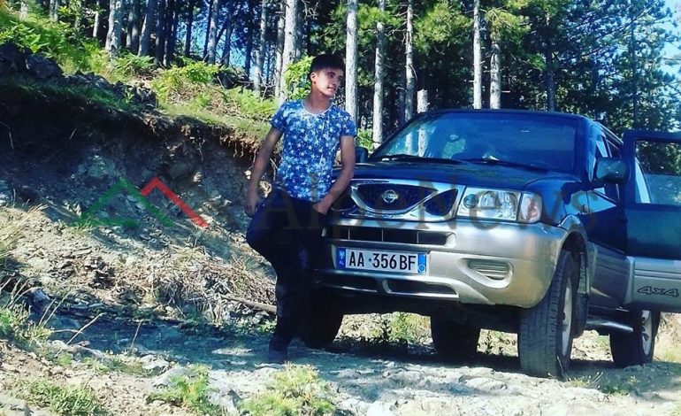 HUMBI KONTROLLIN E MJETIT/ Kush është 18 vjeçari që u PLAGOS kur po drejtonte “Fouristradën” (FOTO)