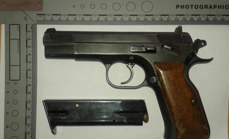 PLAGOSI NË KËMBË BASHKËSHORTEN/ Si e qëlloi vlonjati 29 vjeçar pas zënkës së…