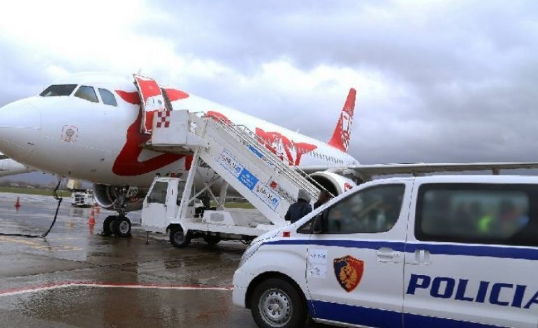 SHOFERI I DËNUAR ME BURG/ Si u kap në Rinas 28 vjeçari nga Tirana. Kishte…