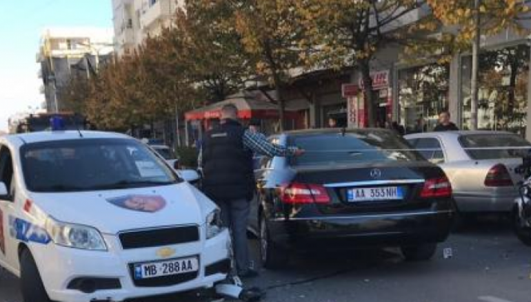 NDODH NË TIRANË/ Makina “LUKSOZE” kundërshton policinë. Godet policin dhe largohet… (DETAJET)