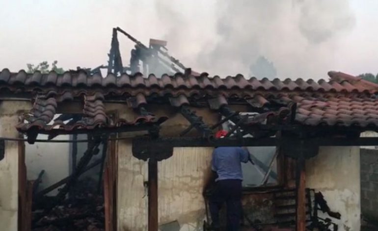 ZJARRIN SHTËPISË DHE TENTATIVË PËR TË MBYTUR VAJZAT/ 47 vjeçaren e pyesin: Pse e bëre. Përgjigjet me…