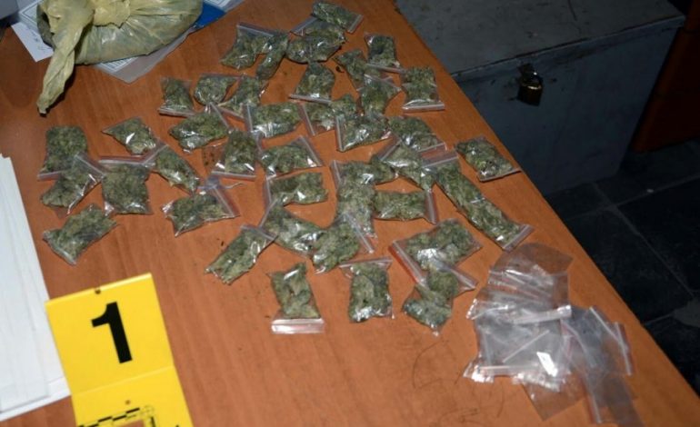 NDODH NË TIRANË/ Vetëm 19 vjeç dhe KAPET ME DROGË. Policia i gjeti…