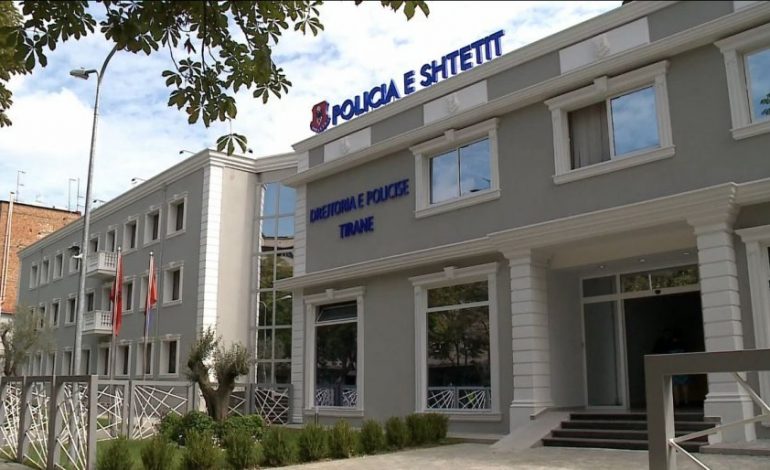 SHKOI PËR QEJF E GJETI BELAJA/ 34 vjeçari kthehet nga plazhi: Më vodhën…