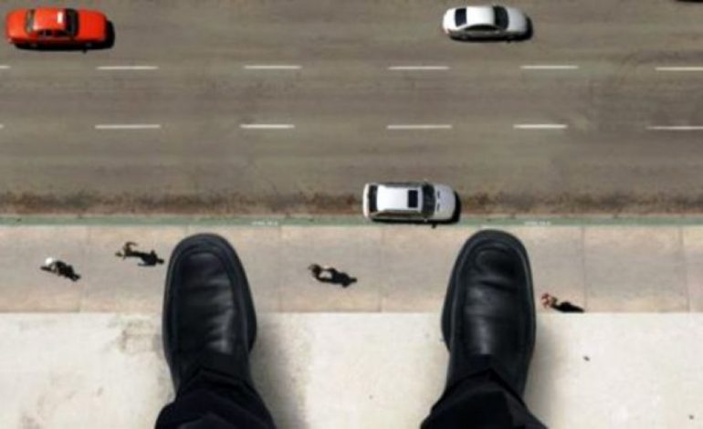 E RËNDË NË DURRËS/ Hidhet nga kati i pestë, vdes 35-vjeçari
