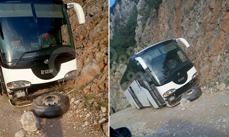 AKSIDENTI NË LIBRAZHD/ Policia jep DETAJET: Shoferi u hutua. Nuk u plagos njeri