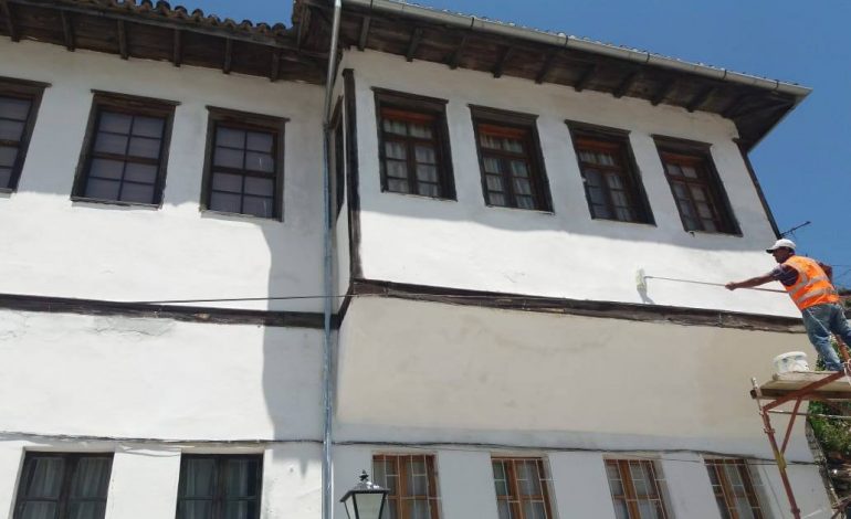 Lagjes historike “Mangalem” në Berat i rikthehet shkëlqimi… (FOTO)