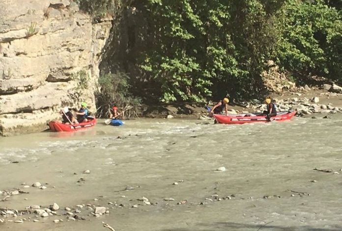 DESTINACIONI “PARKU I TOMORRIT”/ FOTO: Turistët çekë aventura në kanionet e Osumit dhe…