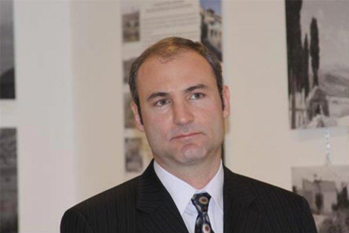 DOKUMENTI/ Bumçi i hoqi liçensën për deklarim të rremë. Kush është artkitekti që sot sulmon restaurimet e kishave
