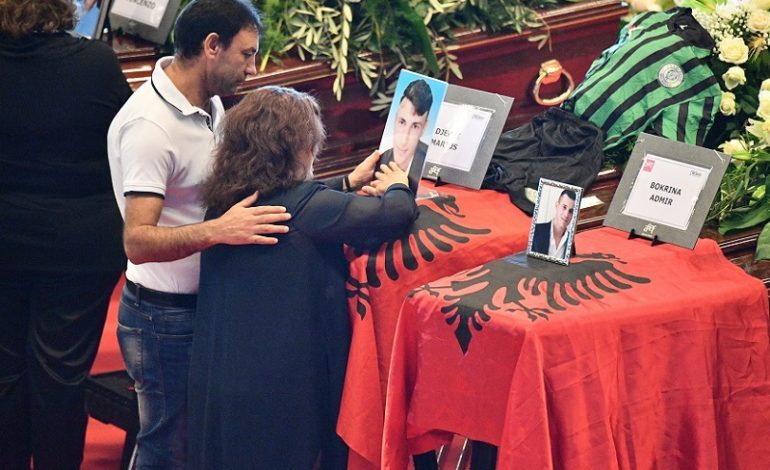 SHEMBJA E URËS NË GENOVA/ Përcillet për në banesën e fundit Admir Brokina