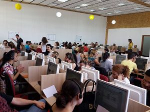 Ka punë po s’ka profesionistë?! PROFESIONET më të kërkuara në Shqipëri, call center, fason dhe kamerierë