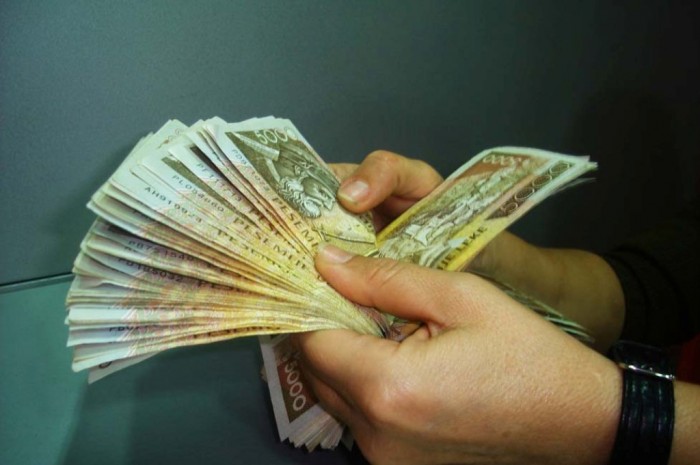 STATISTIKAT E BSH/ Kursimet e individëve bien me 310 mln euro, depozitat mujore rriten nga bizneset