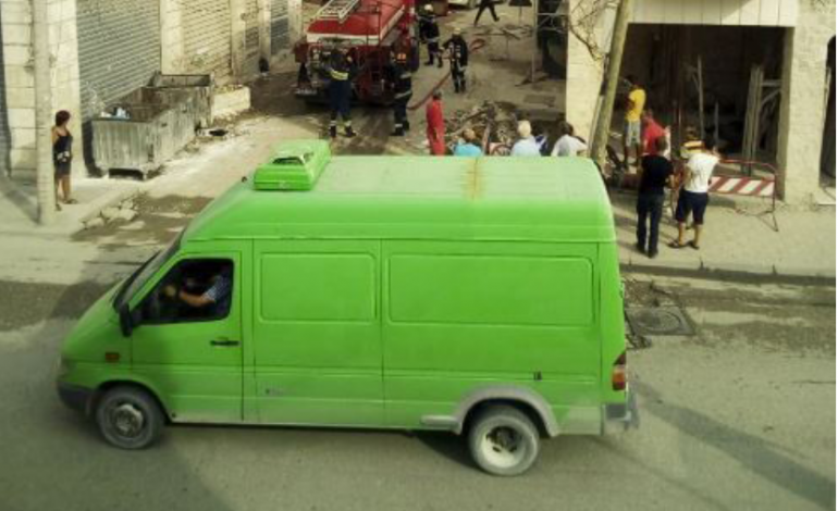 ZJARR NË VLORË/ Pamjet: Dyqani i rrobave përfshihet nga flakët, banorët…
