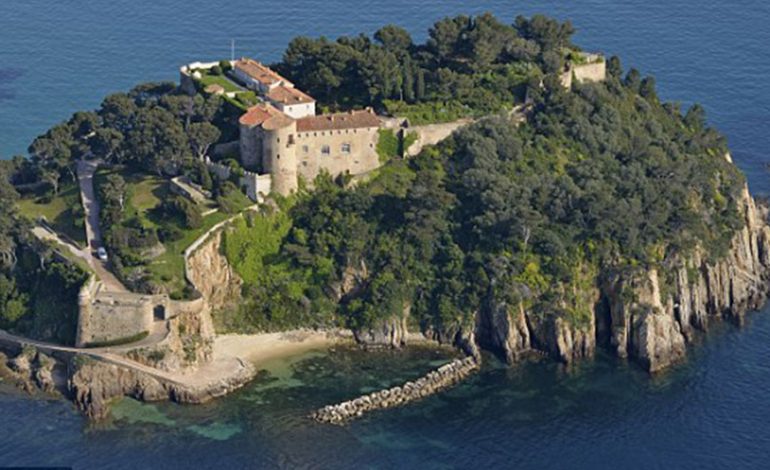Fortesa e Napoleonit, aty ku presidentëve francezë iu shkelet privatësia