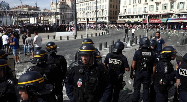SULM TERRORIST NË FRANCË/ Agresori masakron një person, plagos DY të tjerë. Policia merr masa urgjente për evakuimin