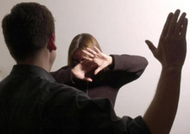 GODET DHUNA NË TIRANË/ Ish-burri i “hakërrehet” gruas: Do të të rrah po nuk u ktheve