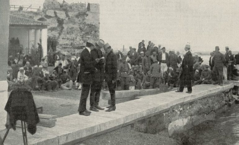 Kur ministria e Jashtme u ngrit si kamping në Durrës në 1914! Zyrat e çuditshme me çadra në…