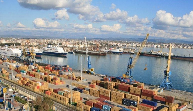 “MAKTHI” I VONESAVE NË DURRËS/ Nga përplasjet me rojet e sigurisë, tek 18 orët e pritjes (FOTO)