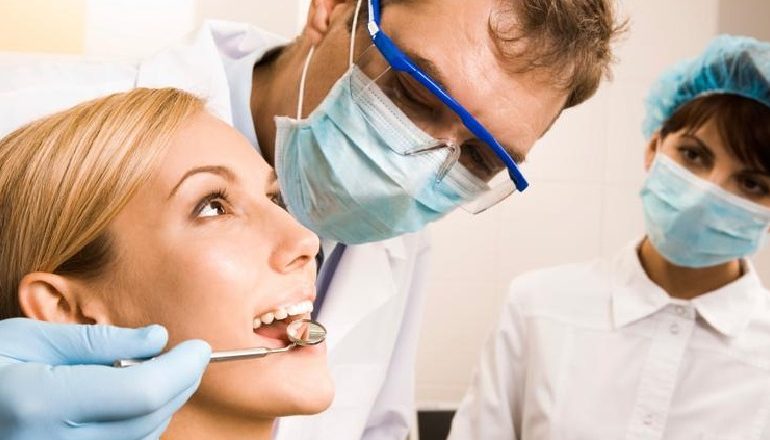 SONDAZHI I KE/ 77% e shqiptarëve nuk e përballojnë dentistin, më e larta në Europë