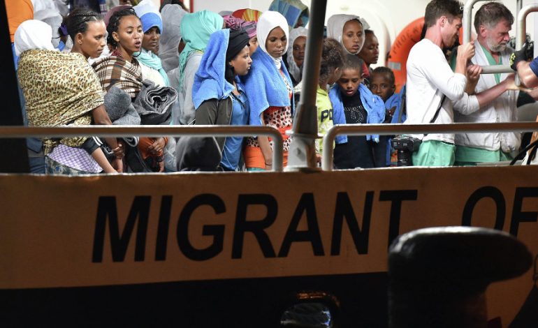 EMIGRANTËT NË SICIÇili/ Bashkimi Europian nuk do përkulet ndaj kërcënimeve të Italisë