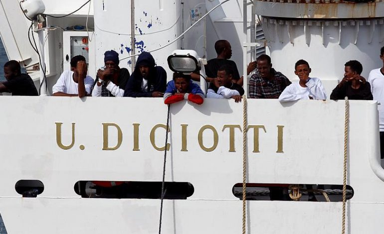 PRANIMI I 20 REFUGJATËVE/ BE del kundër marrëveshjes midis Shqipërisë dhe Italisë